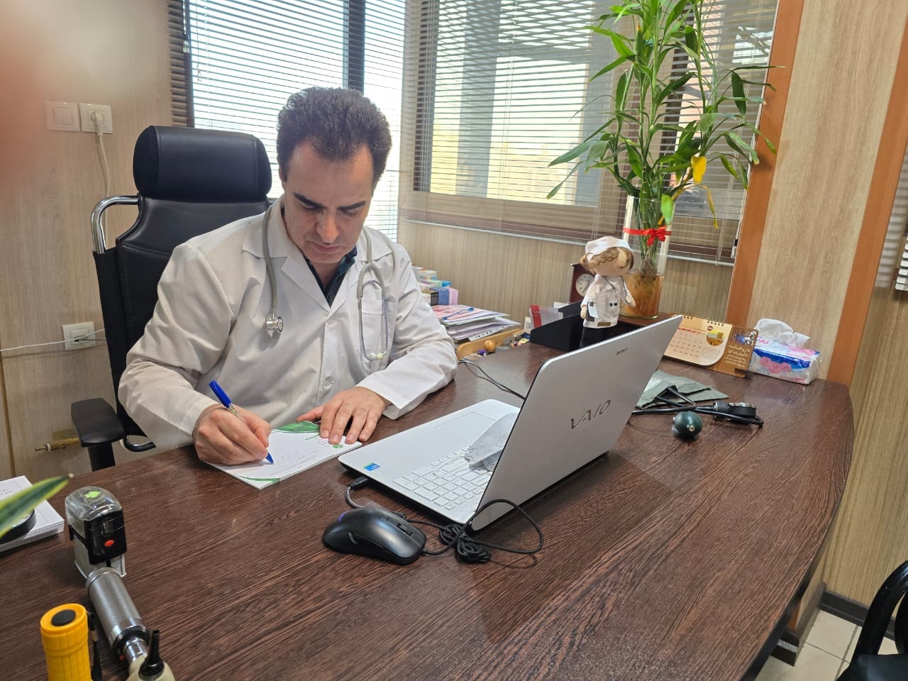 نوبت‌دهی اینترنتی و مشاوره تلفنی دکتر کهندانی